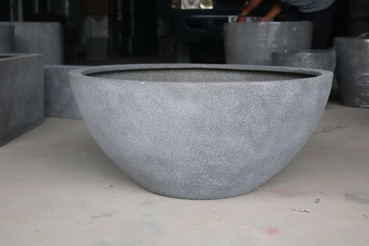 Large lightweight planter for globle importers